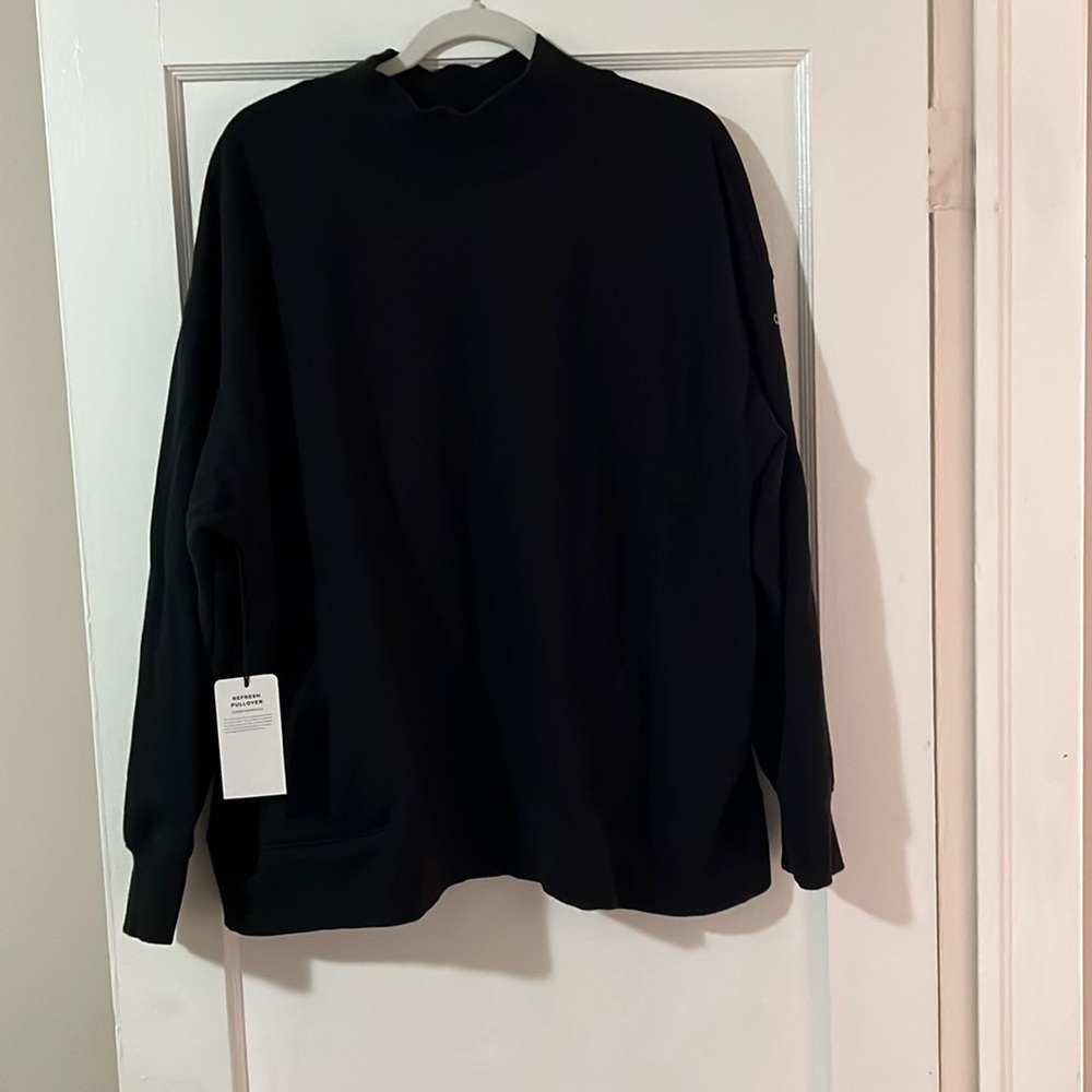 Alo refresh black pullover size large.